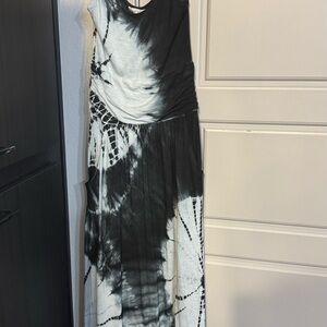 Elegant Black and White Tie-Dye Maxi Dress